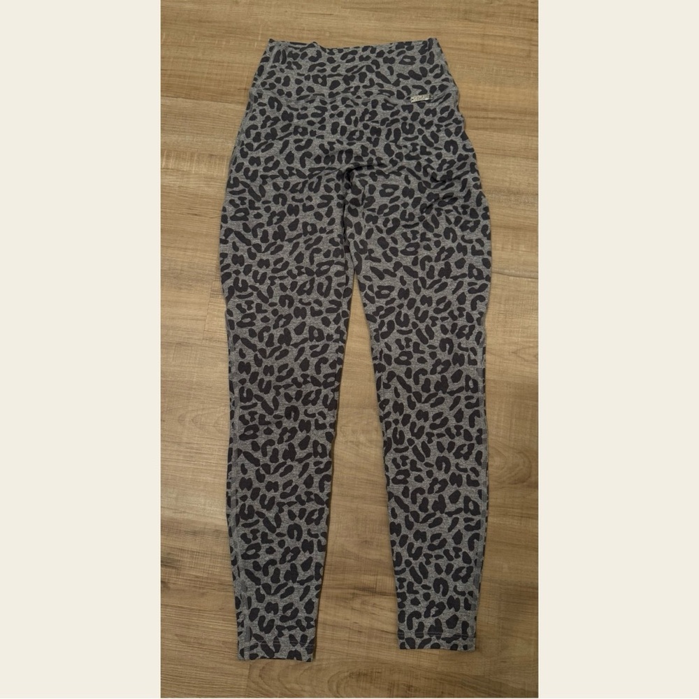 Bombshell gray cheetah leggings! Cross listed on Mercari!